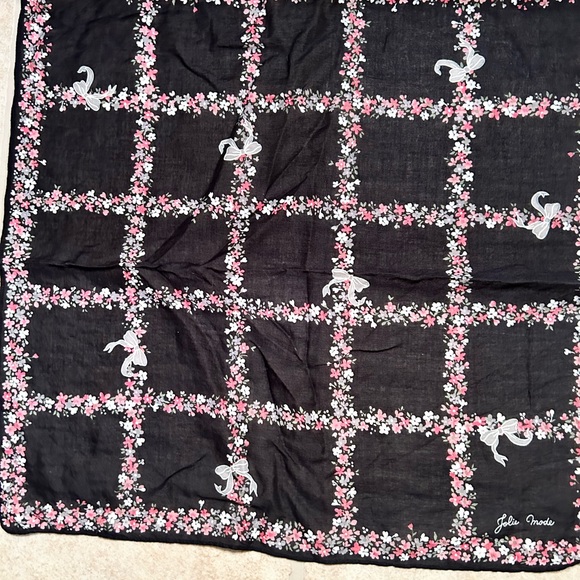 JOLIE MODE Pretty floral handkerchief. No stains or snags. - Picture 4 of 5